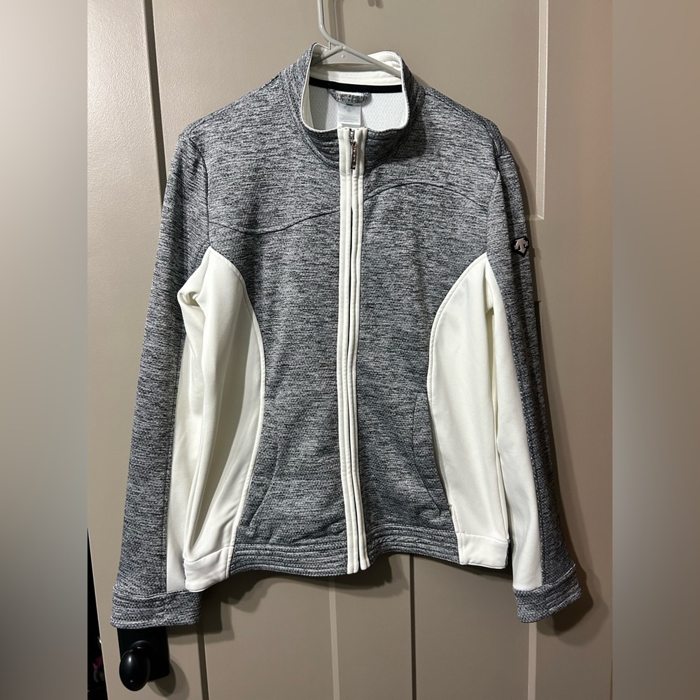 Descente Gray & White Full zip up soft shell sweater Jacket light weight Ski